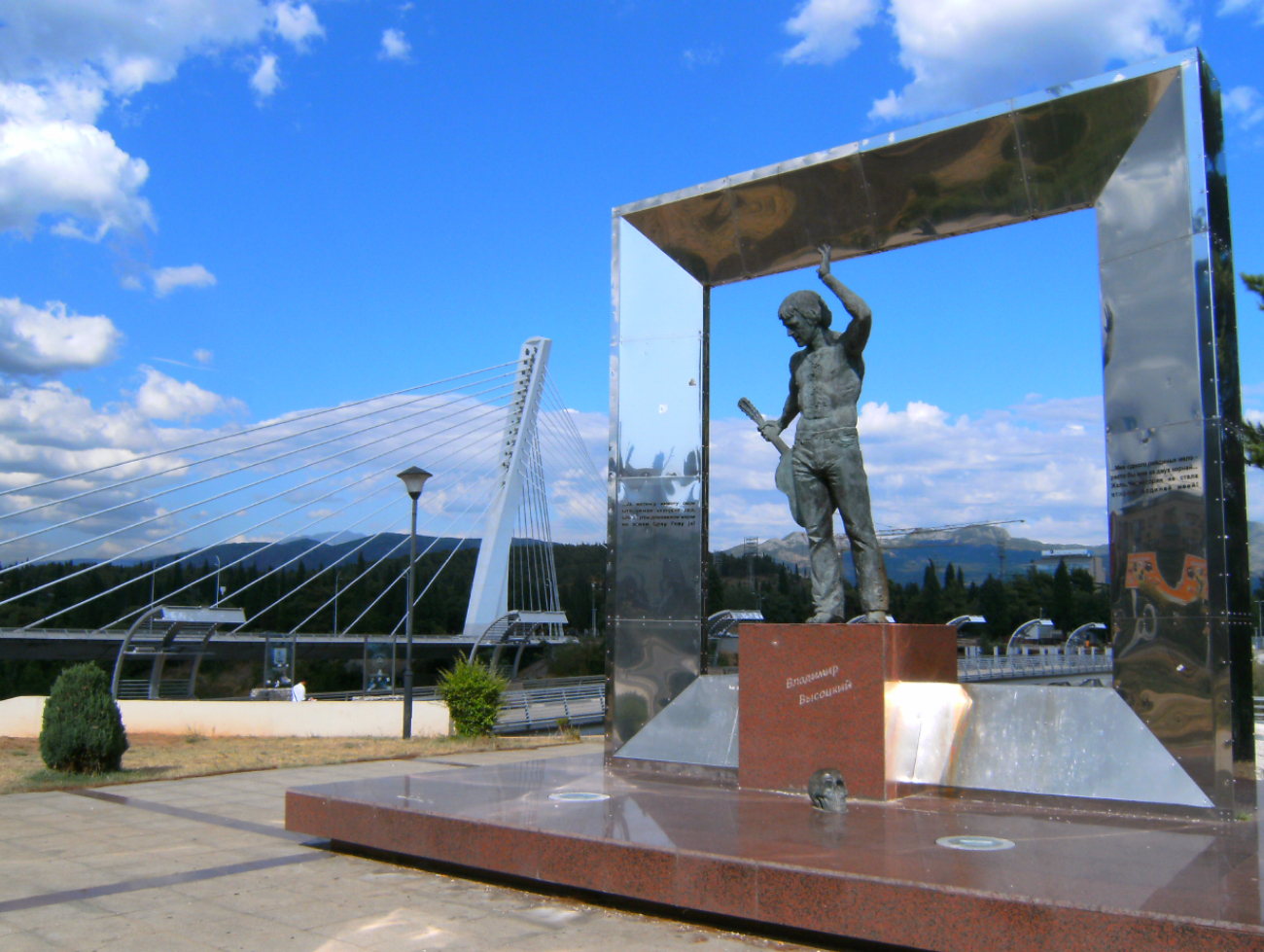 Spomenik Vladimiru Visockomu, Podgorica