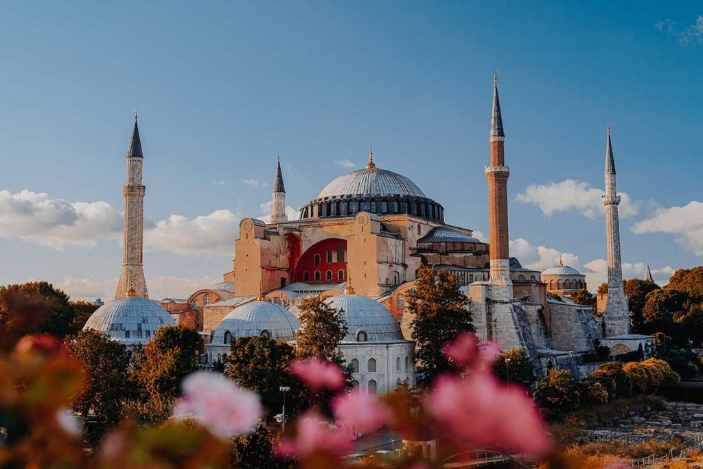 Aja Sofija u Istanbulu, spoljašnji pogled sa minaretima