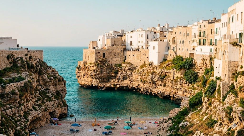 Polignano a Mare belo selo na liticama iznad Jadrana u Apuliji